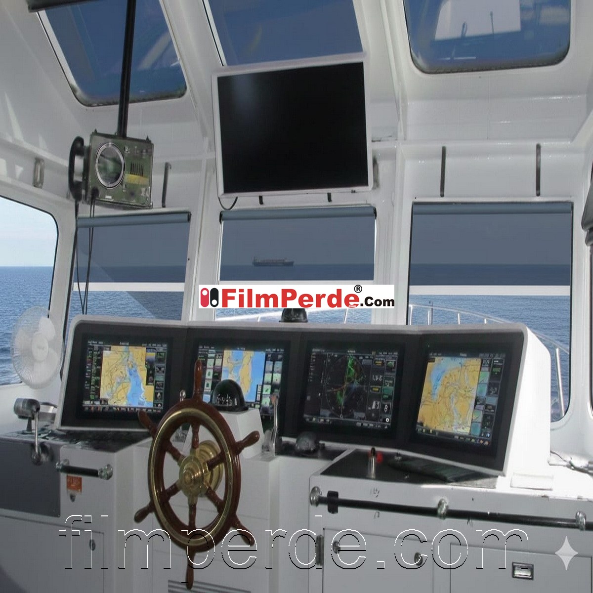 FR YANMAZ SU İTİCİ NEM KÜF ENGELLEYCİ ÖZELLİK TUZLU SUYA DAYANIMI ASİMETRİK YAT GEMİ TEKN EPERDESİ TEKNE İÇMİMAR PERDE DEKORASYONU OTOMASYONLU Film stor perde Cam filmi stor perde Termal stor perde Isı yansıtıcı stor perde Güneş yansıtıcı perde Işık yansıtıcı stor perde Parlama önleyici perde (Antiglare) UV korumalı film perde Gizlilik sağlayan film perde Gemi köprüüstü perdesi Kontrol kulesi perdesi Güneş kontrol perdesi Enerji tasarruflu stor perde Karartma film perde Şeffaf güneş kırıcı perde Ofis güneş kontrol sistemleri Isı yalıtımlı cam perdesi Denizcilik tipi stor perde Metalize stor perde Delikli (perfore) güneş filmi Yansımayı engelleyen teknik perde Aynalı film perde inglizce. Film roller blinds Window film roller shades Thermal roller blinds Reflective blinds Reflective roller blinds Bridge blinds (Marine) Glare blinds UV film blinds Privacy film blinds Control tower blinds Solar reflective blinds Heat reflective blinds Light-reflecting blinds Energy saving roller shades Blackout film blinds Transparent solar shades Office solar control systems Heat insulated window blinds Maritime roller blinds Metallized roller shades Perforated solar film Anti-reflective technical blinds Mirror effect film blinds ship blinds curtains ship shades yacht blinds curtains